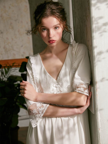 Free Shipping 2019 New Fall Princess Nightgown Women's Long Pajamas White and Blue Vintage SleepwearCotton Lace  Nightdress
