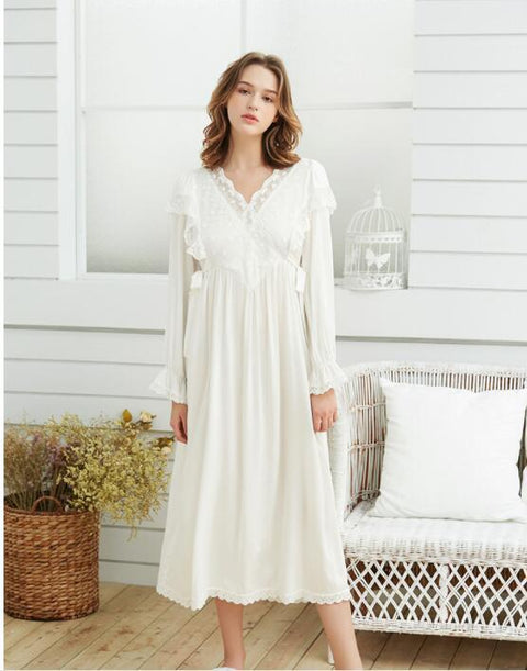 Free Shipping 2018 New Fall Women's Long Pyjamas Nice Lace Sleepwear Soft Viscose White Pink Nightgown Vintage loose Nightshirt